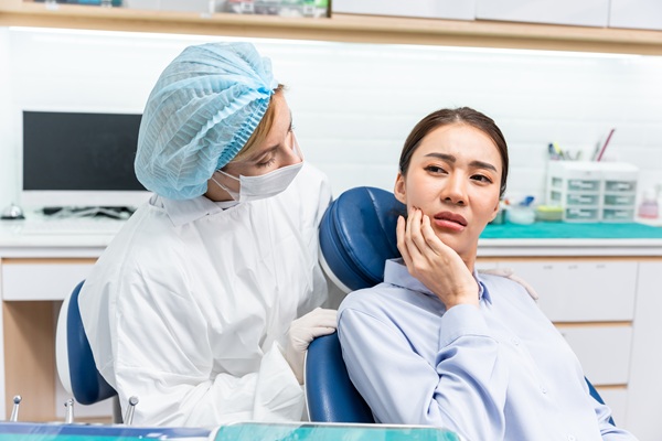 When To See An Emergency Dentist: Urgent Dental Problems And What To Do First